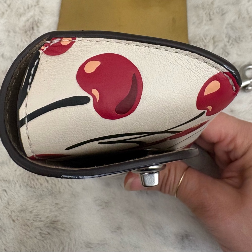 Coach NWOT Cherry Sunglasses Glasses case with clip Leather Silver Hardware - Picture 6 of 9